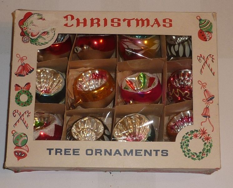 k24) 12 Medium Size 1950s Vintage Christmas Glass Ornaments w 