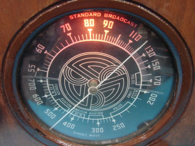 1937 Vintage Admiral Tube Table Top Radio Model B325 Art Deco AM SW 